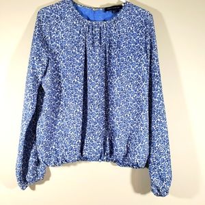 Tommy Hilfiger floral blouse size S/P in white and blue